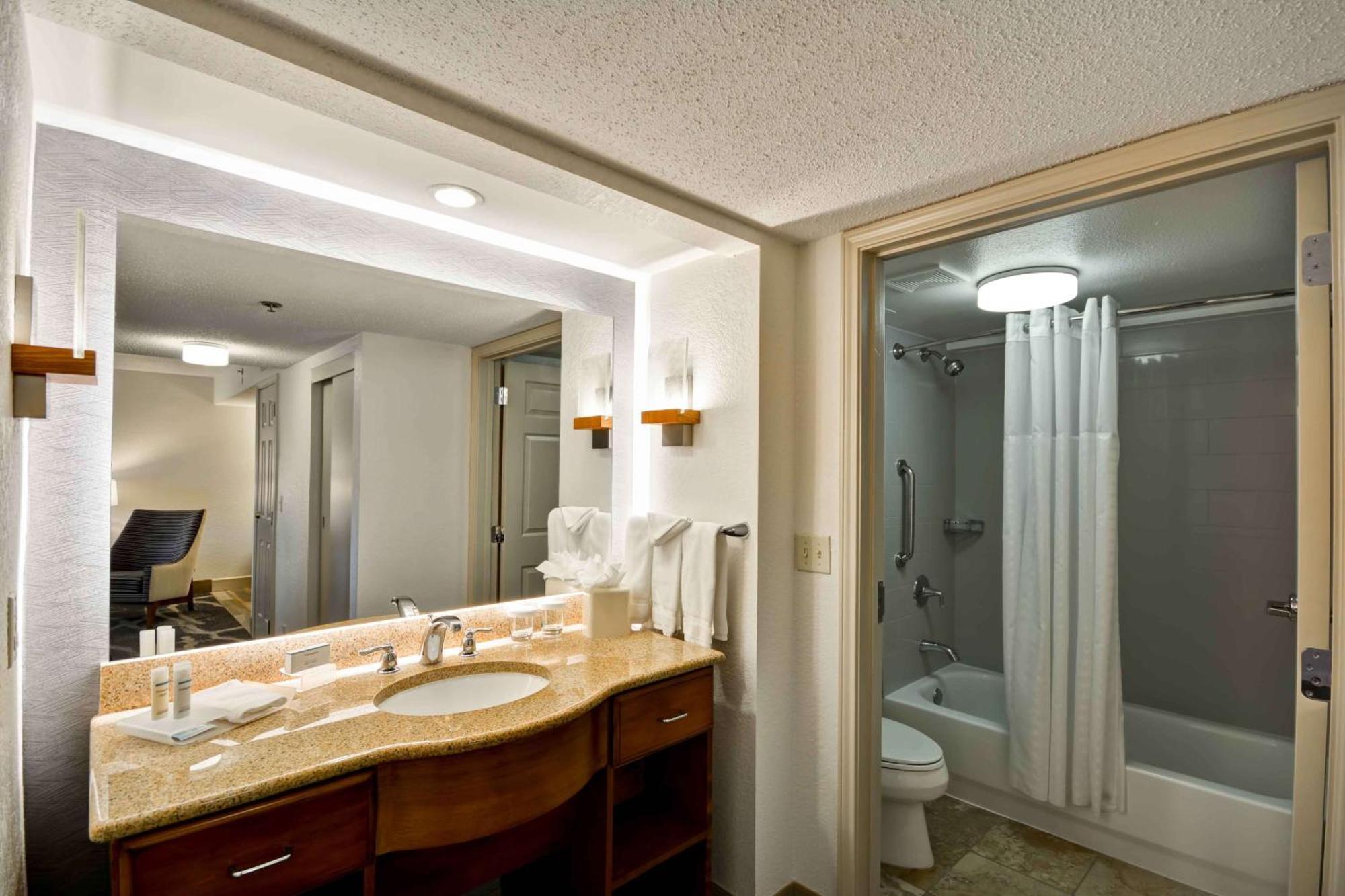 One-Bedroom Suite Two Double Beds Non-Smoking