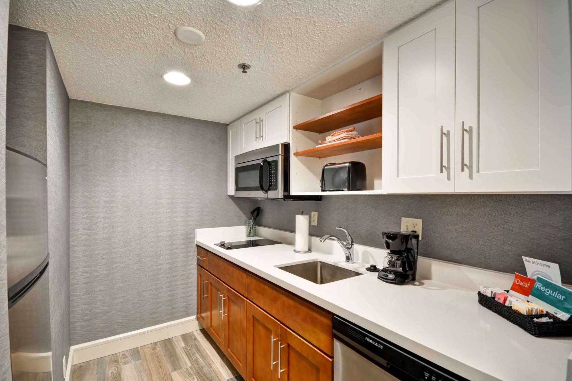 One-Bedroom Suite Two Double Beds Non-Smoking